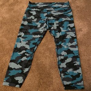 Lululemon Align 25” gently used leggings size 16. Camouflage